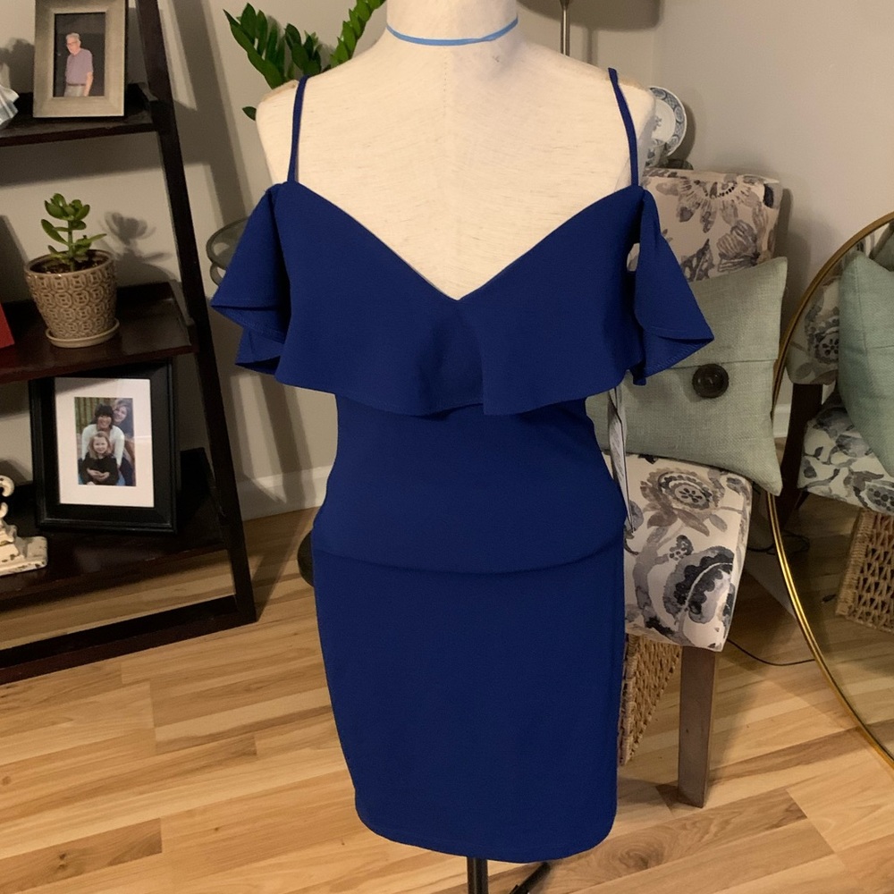 Royal blue sweetheart off the shoulder dress 💙